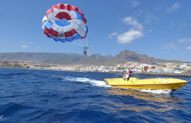 Parachute Ascensionnel - Profitez d'une vue à couper le souffle à 80 mètres au-dessus de la côte de Tenerife.