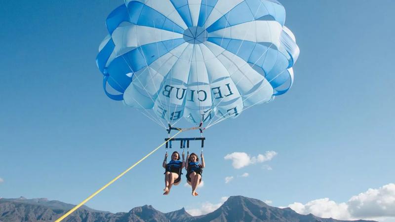 Parascending - Disfruta de impresionantes vistas a 80 metros sobre la costa de Tenerife.