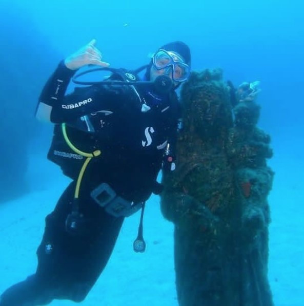statue