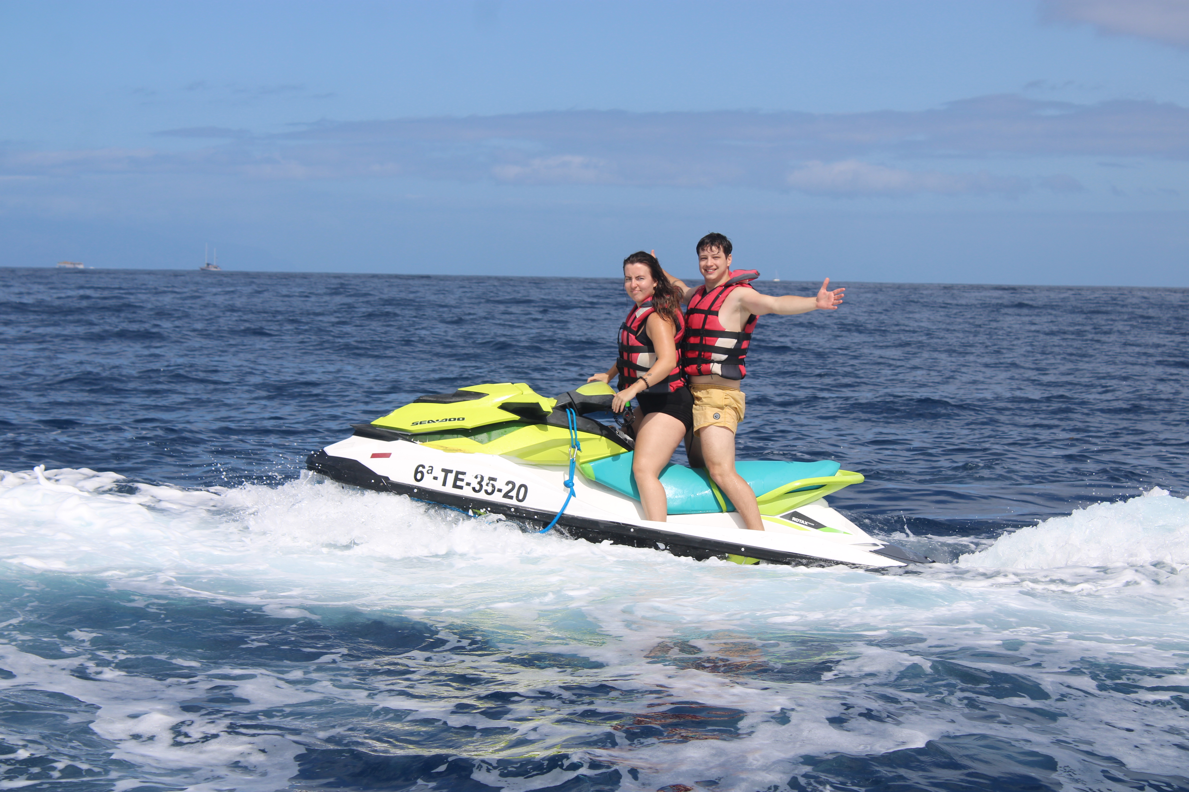 Mila et Elisa partagent leur expérience de Jet Ski avec TenerifeAZ