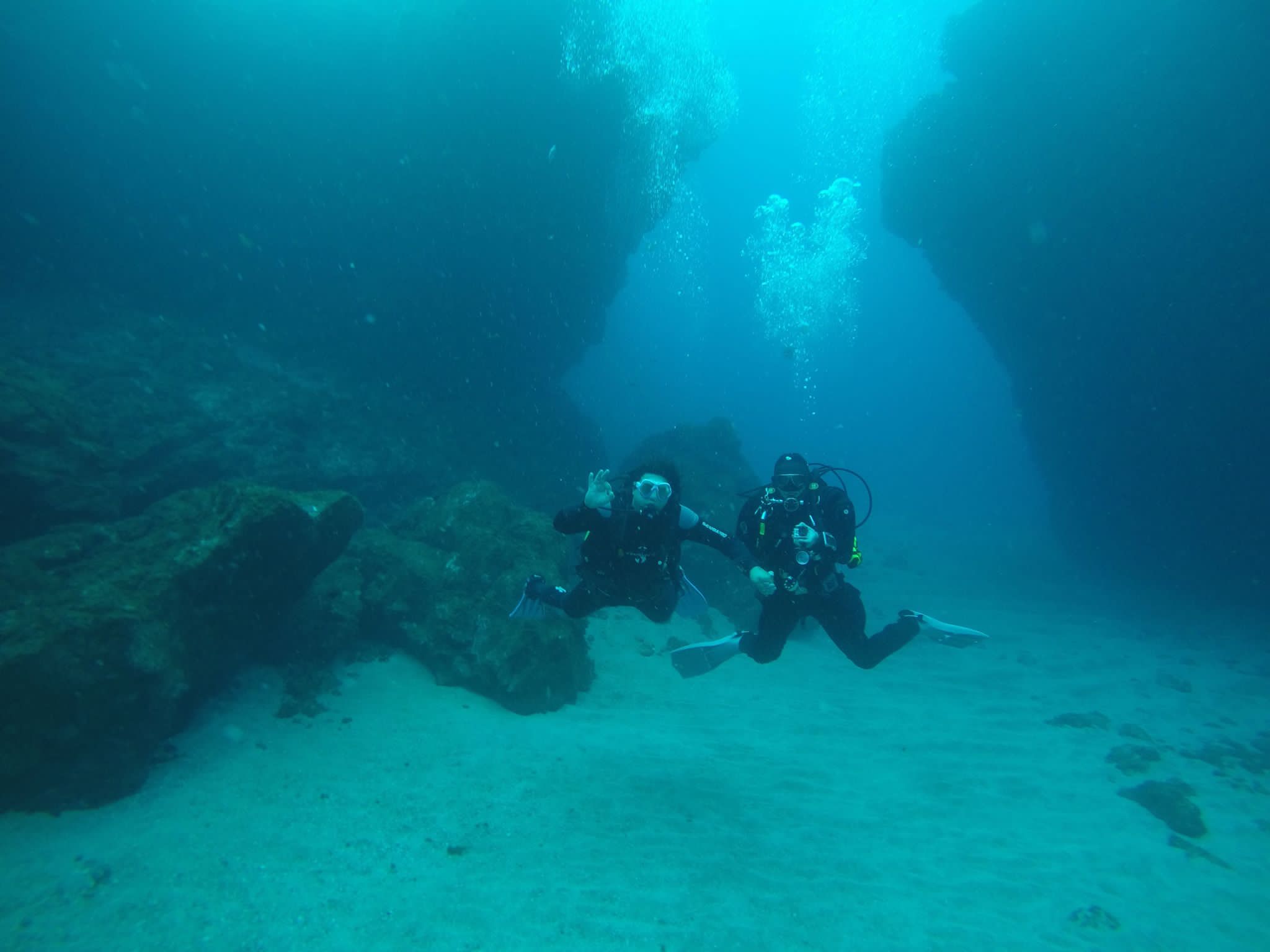 Plongez dans les eaux cristallines de Gran Canaria et initiez-vous à la plongée sous-marine ou redécouvrez cette passion pendant vos vacances. 