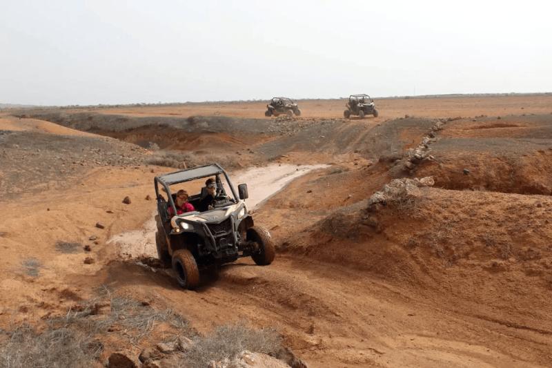 Buggy tout-terrain dans les volcans