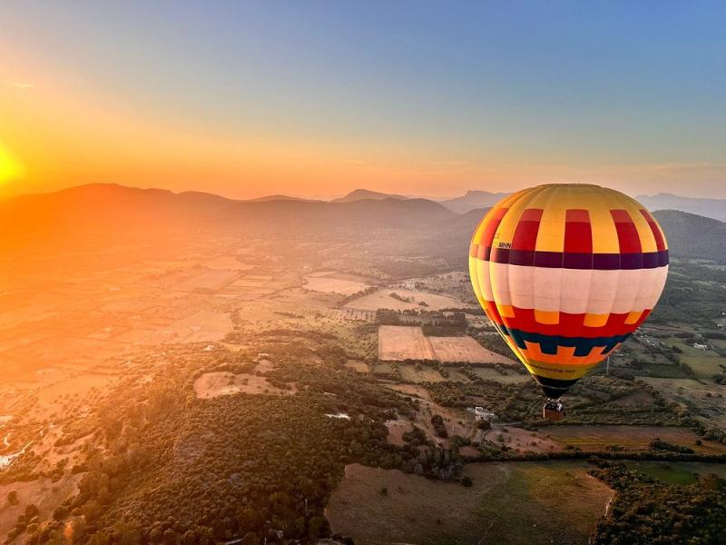 Vol en Montgolfière au coucher de soleil