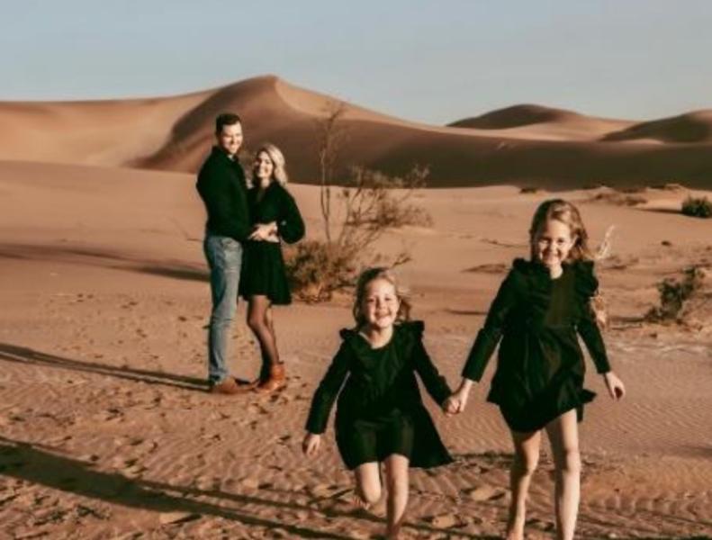 Séance photo 1h à Swakopmund au choix : Désert, Plage ou Ville – Familles & Couples