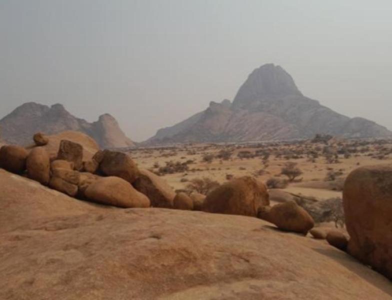 Excursion Spitzkoppe & Welwitschia / Moon Landscape – Transfert, guide & Déjeuner Inclus